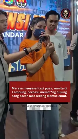 Seorang wanita bernama Windi, berusia 28 tahun nekat mem00t0ng alat kelam1n kekasihnya yang bernama Karsilan, berusia 32 tahun, saat keduanya tengah berhub*ngan intim (dalam kondisi emut emutan). Aksi brutal itu ia lakukan karena sakit hati akibat sering disakiti dan diselingkuhi oleh korban. Dalam konferensi pers di Mapolresta Bandar Lampung pada Rabu (22/10), Windi mengaku menyesali perbuatannya, meski di sisi lain merasa puas telah meluapkan emosinya. “Ya, sedikit menyesal, tapi ada puasnya,” ujar Windi di hadapan awak media. Windi mengungkapkan, hubungannya dengan Karsilan telah berlangsung sejak 2019. Meski sang kekasih sudah beristri, keduanya tetap menjalin hubungan asmara. Namun, menurut pengakuannya, selama menjalin hubungan itu ia sering disakiti secara emosional oleh Karsilan. “Selama sama dia banyak sakit hatinya, tersiksa batin. Sudah ada saya, tapi masih main ke sana kemari, sering bohong dan selingkuh, bahkan masih jajan perempuan lain. Gimana saya enggak sakit hati,” tutur Windi dengan nada kecewa. Windi menyebutkan pisau cutter itu dibelinya beberapa hari sebelum tindakan tersebut dilakukan. 