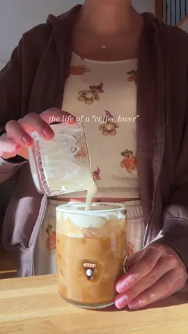 coffee lovers 🧸✨☕️ #coffee #coffeelover #coffeeaesthetic #thelifeofashowgirl 