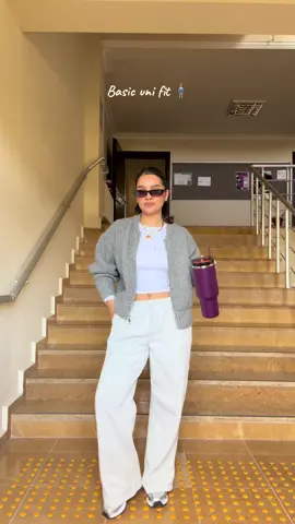 Eşofman rahatlığı ve üniversite en iyi kombindir 🤓 #foryoupage❤️❤️ #outfitinspo #university #fitchallenge 