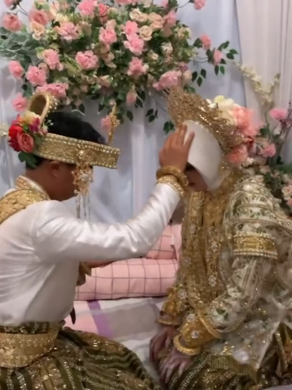 Happy Wedding My Sister 💕 Semoga menjadi keluarga bahagia dunia & akhirat 💞🤗🫶 ( 15-10-2025 ) 👰‍♀️🤵‍♂️ #wedding #adatbugis  #likeandfollow #fypage #fyp 