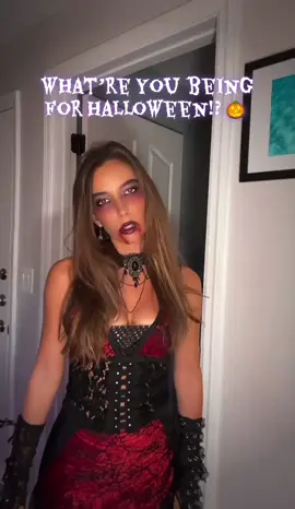 it’s the most wonderful time of the year 🎃🙃 #halloween #halloweencostume #vampire #halloweenlook 