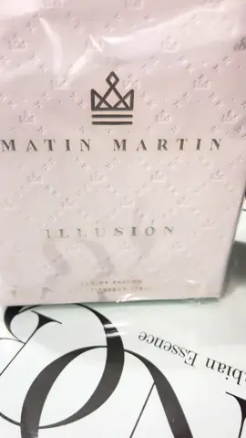 #creatorsearchinsights ILLUSION Matin Martin 🌿✨ Freschezza di bergamotto e zenzero, cuore floreale, e un finale caldo di ambra e vaniglia. Un profumo che non grida, ma si fa ricordare. 💎 Raffinato. Magnetico. Unico. Solo da NOOR Arabian Essence 💫 #IllusionMatinMartin #NoorArabianEssence #ProfumiArabi #UnisexFragrance #LuxuryPerfume #TikTokBeauty #FragranceLover