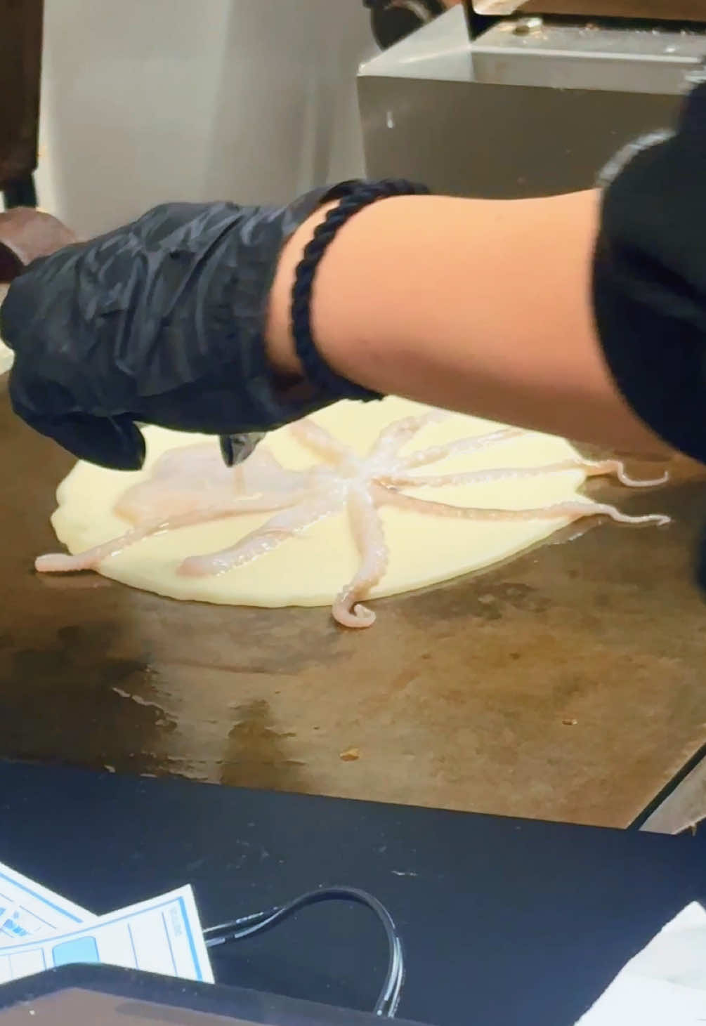 Algo extraño pero bien la verdad.100% recomendable . #tokyo #japan #latinos #japon #streetfood 