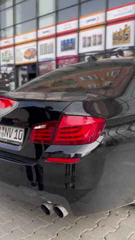 • Stopa per BMW F10 modeli G30, Front lip spoiler dhe Pedale te zeza  ✔️ ✨ Vizitoni Showroom-in tonë në lokacionin e ri – pika e dytë! Në UNIMAX Auto Dekor, përkujdesemi për çdo detaj, me një gamë produktesh të zgjedhura me kujdes nga markat më prestigjioze në treg. Ejani të shihni vetë dhe përjetoni standardin më të lartë të shërbimit dhe cilësisë. ✔ 📍 UNIMAX Auto Dekor – Nadakofc, Vushtrri (km 1-2) 📞 ‪‪‪+383 49 510 157‬‬‬ | ‪‪‪+383 45 400 567‬‬‬ #Unimax #UnimaxAutoDekor #AutoDekor 