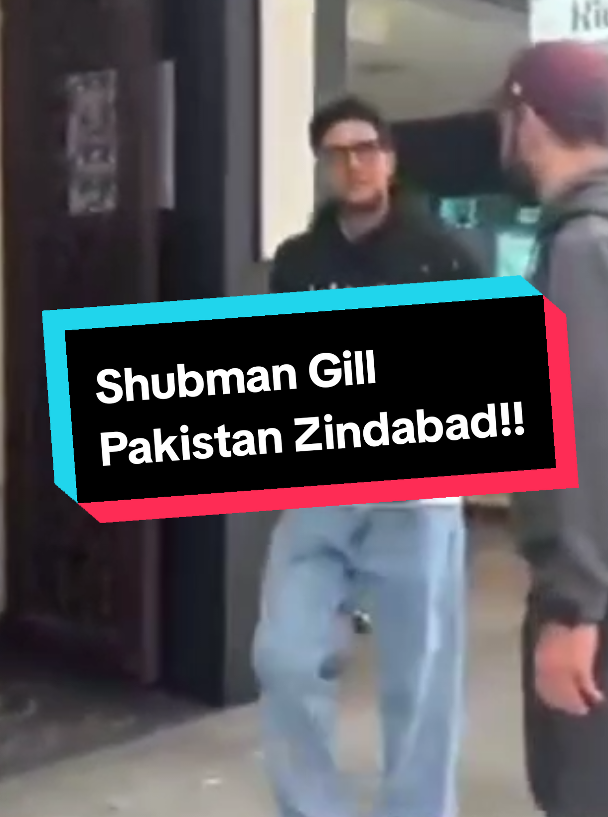 Pakistani fan meets Shubman Gill, says 'Pakistan Zindabad' #Cricket | #Pakistan | #ShubmanGill | #Adelaide | #India