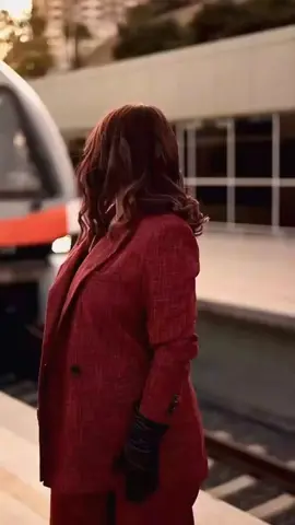 ‏لا تعِش فصلاً لا يُشبهُكَ لمجرَّدِ أنَّ الرِّياحَ كانت عاتية