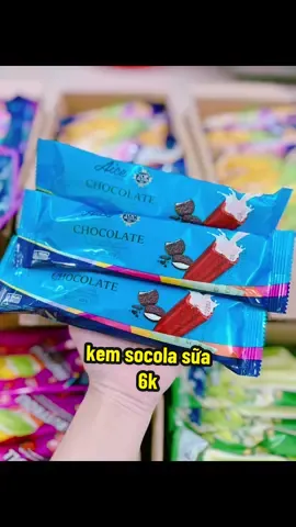 🍫❄️ KEM SÔ-CÔ-LA SỮA DẺO AICE – NGON MỊN, TAN CHẢY TRONG TỪNG MIẾNG! ❄️🍫 Ai là tín đồ socola thì không thể bỏ qua em này đâu nha! 👉 Lớp kem sữa béo ngậy kết hợp cùng vị sô-cô-la ngọt ngào, đậm đà. 👉 Dẻo mịn, mát lạnh, ăn một cây thôi cũng thấy cả bầu trời hạnh phúc. 💰 Giá lẻ chỉ 6.000đ/cây 📦 Một thùng 50 cây chỉ 250.000đ – quá lợi để mua trữ ăn dần hoặc đãi tiệc bạn bè! 📍 Địa chỉ mua hàng: 11/13 Đỗ Thừa Luông, P. Tân Quý, Q. Tân Phú 📞 0966 06 06 32 🛵 Có bán trên: ShopeeFood – GrabFood – BeFood ⏰ Giao hàng 24/24 – cần là có liền tay 📌 TikTok: @kemaicequantanphu #kemaice #kemaicequantanphu #kemsocola #kemsocolasuadeo