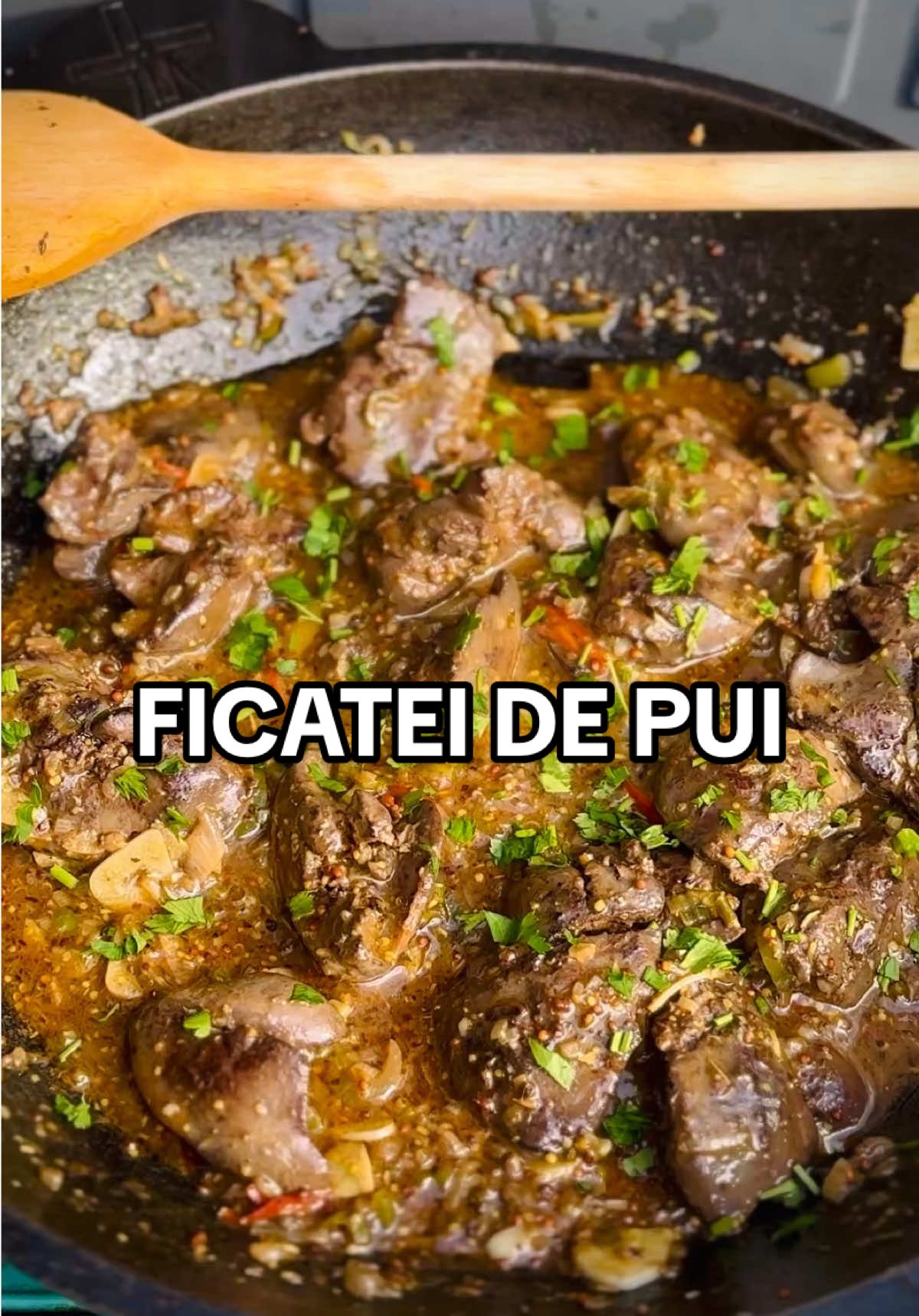 Cei mai buni ficatei de pui? 😍 Trasi la tigaie in unt, cu ceapa, piscator, usturoi si Chardonnay ❤️  @Mirdatod_Lactate_de_Ibanesti (AD) Daca vrei sa faci ca mine: - ficatei de pui - ulei de masline extra virgin - unt de Ibanesti - ceapa rosie salota - ceapa verde - usturoi - ardei iute - patrunjel verde - stoc de pui - vin Chardonnay - mustar Dijon - sare si piper - boia dulce - verdeturi mediteraneene  Spor si pofta 💫  #lactatedeibanesti #unmuntedegust #dodomesaros #wildcooking #romania #outdoorcooking #ficateidepui #fy #ficatei #retetesimple 