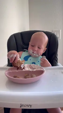 He liked my banana bread!🥹👏🏻 #blw #babyledweaning #babyfood #babieseating #momtok 