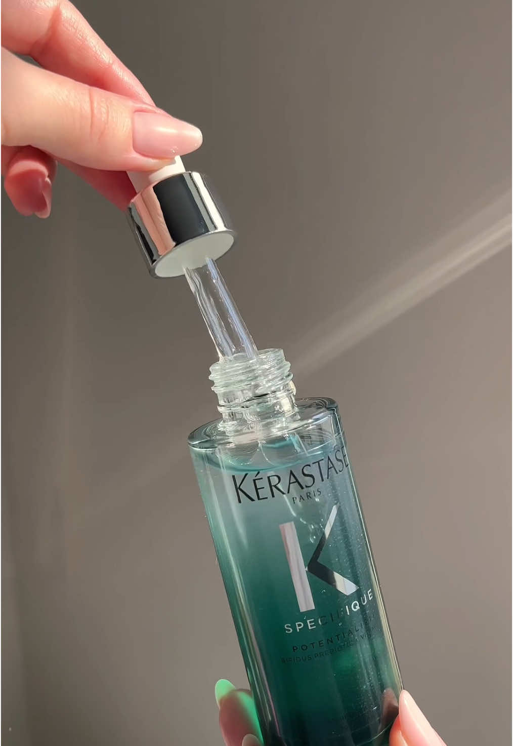 Unbox the ultimate balancing ritual for oily roots and dry ends with Spécifique. Bain Divalent purifies at the scalp while nourishing dry lengths, Argile Équilibrante provides a weekly Kaolin detox, Masque Réhydratant replenishes lightweight moisture, and Sérum Potentialiste rebalances and calms for a soothed, healthy scalp.  #Kerastase #KerastaseSpecifique #ScalpCare #HairTok #HairCare#