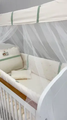 🦁✨ Um quartinho cheio de aconchego e encanto! O Kit Berço Safari Verde Brubrelel vem com 10 peças completas, tecido 100% algodão e acabamento impecável 🌿 Neutro, delicado e perfeito pra qualquer bebê 💚#safari #kitberço #quartinhodebebe #maternidade #foryou