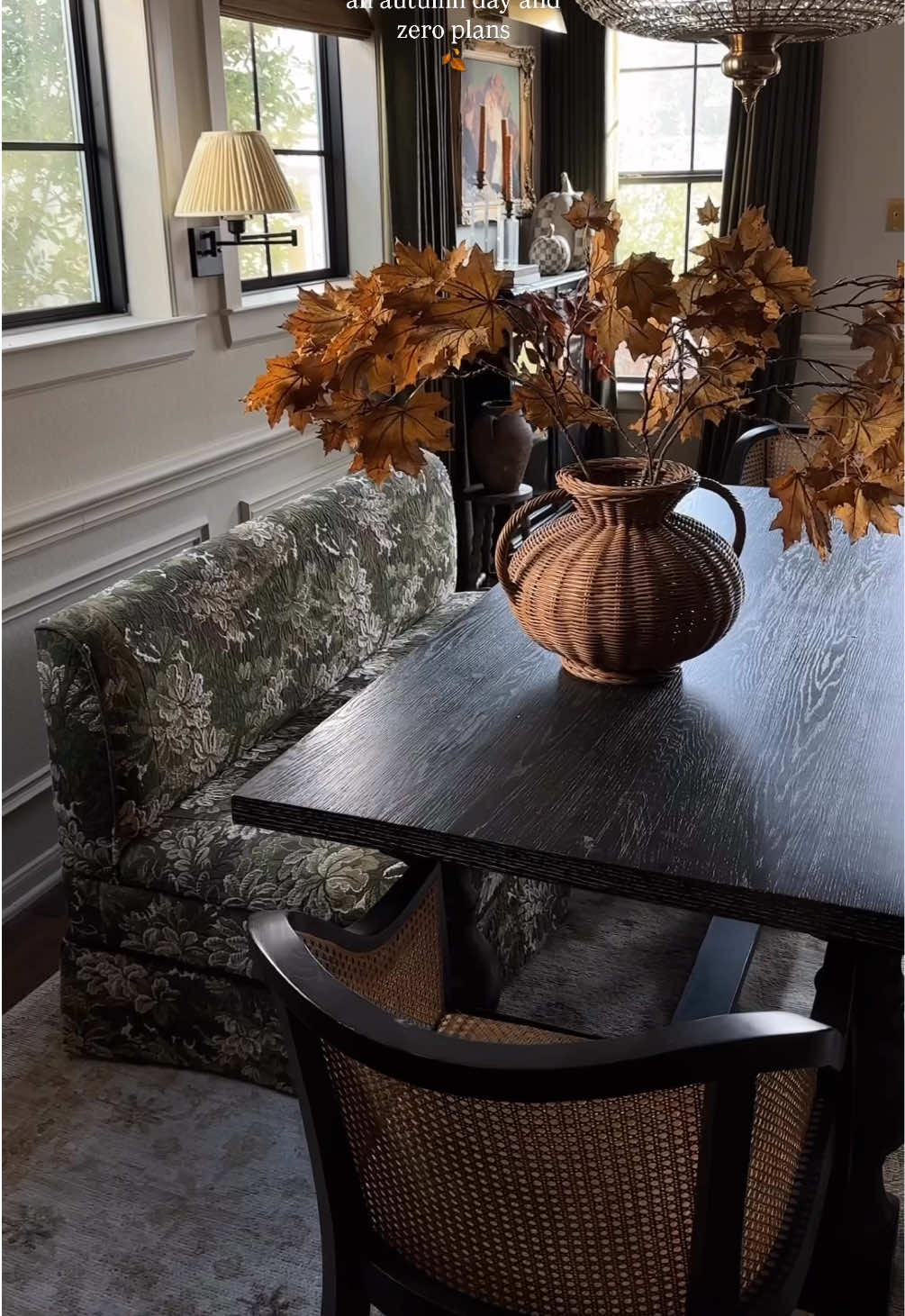 No better combo 🍂🍁 #fallhomedecor #hometok #interiordesign 