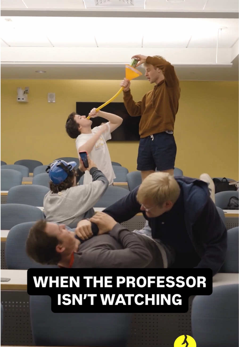 he has no clue #collegelife #thatsabadidea #lecture #class #shenanigans 