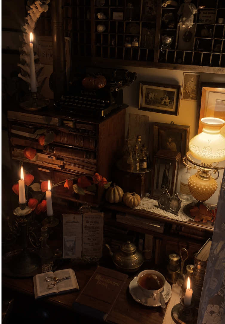 October evenings by my desk, with old books and tea in bavarian porcelain, candles and curiosities, inkwells and photographs of those long gone. 🦇🕰️💼🍂 #darkacademia #thesecrethistory #falldecor #victorian #autumnaesthetic 