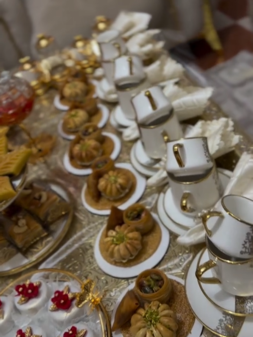 تقديمات_جزائرية حفلة خطوبة #تقديمات_جزائرية #حفلة_خطوبة #خطوبة_جزائرية #خطوبة #عادات_وتقاليد_جزائرية @As⚜️🪞 