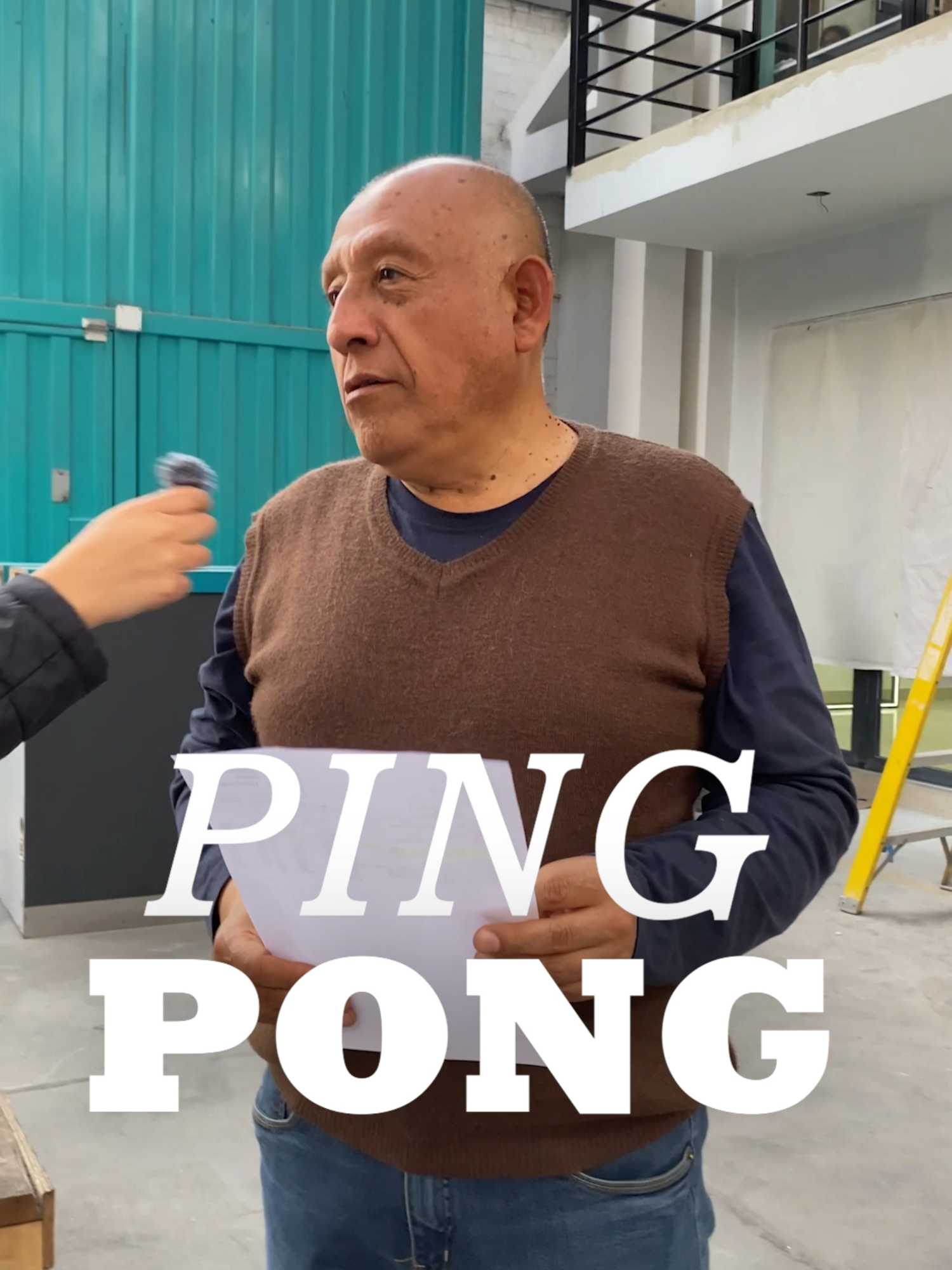 Conoció por primera vez una de nuestras tiendas y se animó a participar en nuestra dinámica de preguntas rápidas. Mira el video completo. Dale 🩵 y cuéntanos qué te pareció en los comentarios. #PingPong #EspecialistaVidriero #Cliente #EduHoldingGroup