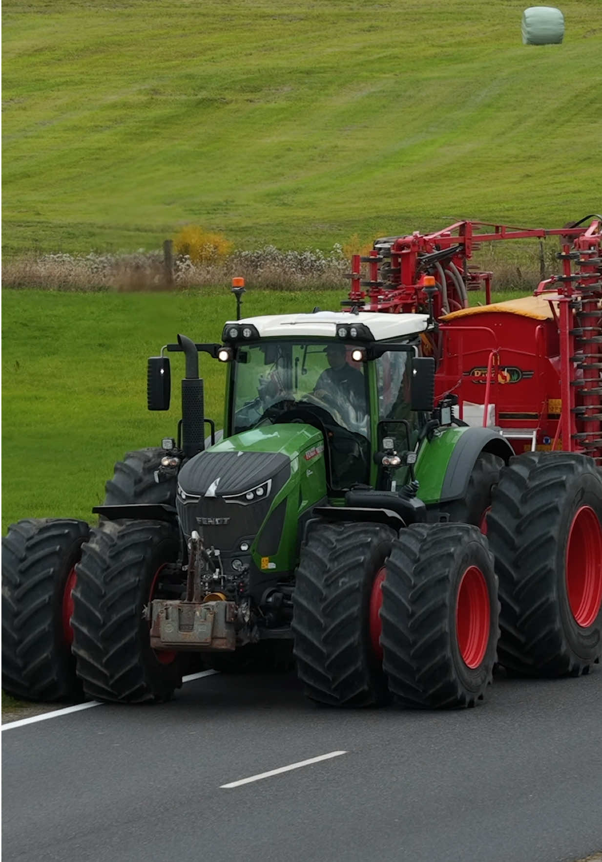 Big Monster !  Comming soon ! 🤯💥#tractor #agriculteur #fendt 
