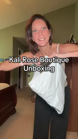 Kali Rose Boutique Unboxing #boutiquefashion #falltrends #fallfashion #judybluejeans #over40fashion 
