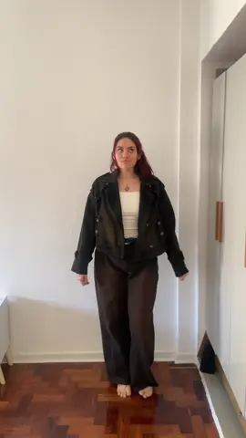 Respondendo a @annappribeirohale o pedido de vocês é uma ordem! Grwm pro home office hoje 🤎⭐️ #outfit #OOTD #grwm #arrumesecomigo #outfitinspo 