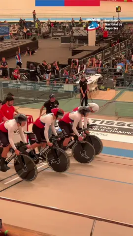 El rugido del público, las luces del velódromo y la selección nacional de Ciclismo de Pista ¡Vamos Chile! 🇨🇱❤️‍🔥