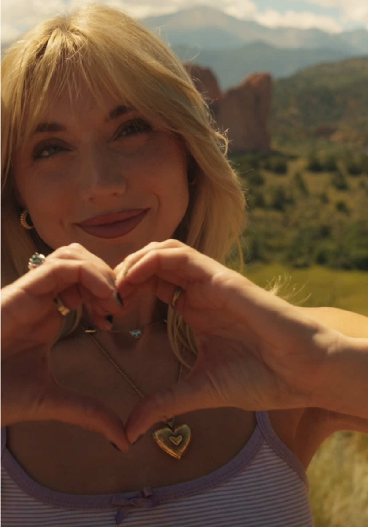 idk what i’m waving at…probably bf #jerseygiant #colorado #couplestok #manchild #videography @Boot-Barn @Kendra Scott 