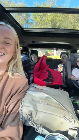 Luckily no drama this time! You could tell the parents got a talking to😅😂👏🏻 @Bloom Nutrition  #bloompartner #mom #momtok #MomsofTikTok #motherhood 