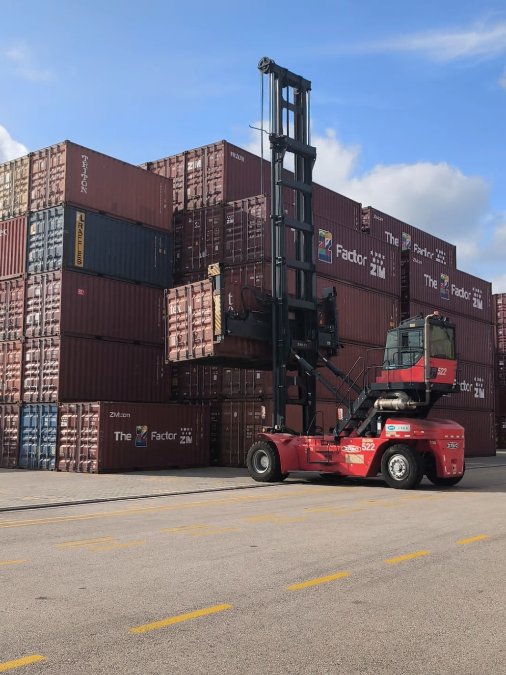 ECH – handling empty containers. ECH – מתפעל מכולות ריקות #PortWork #ECH #Containers #Logistics #forkliftoperator 