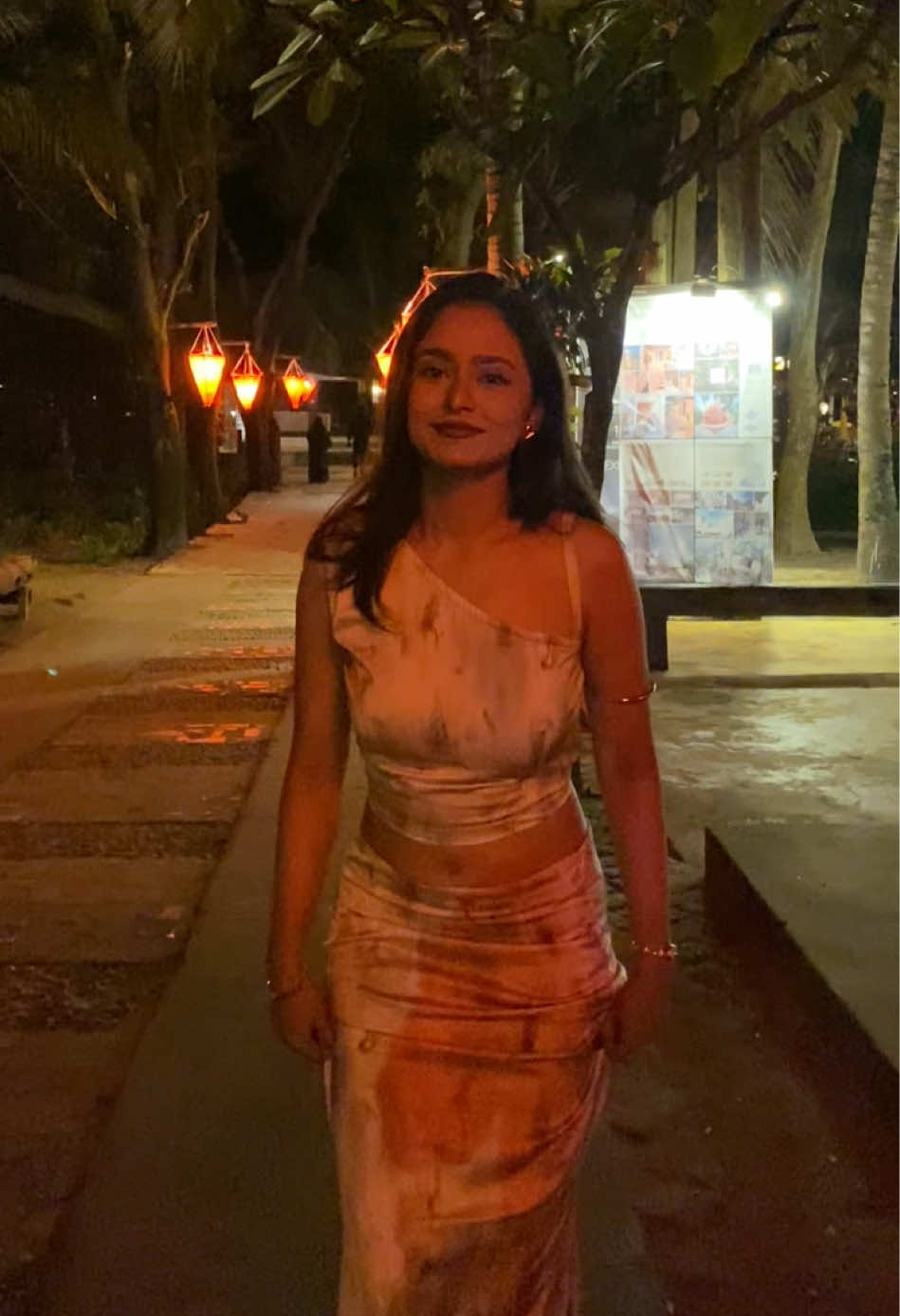 Didn’t want to outshine the lanterns but here we are!🏮 #lanterns #beach #outfit #fashiontiktok #hair 