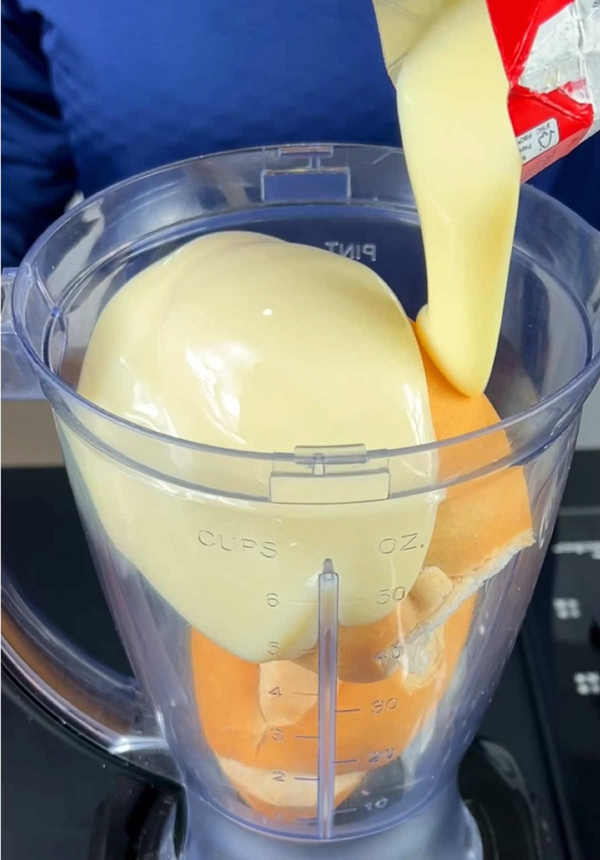 É isso que os padeiros fazem com pão velho e cobra caro e você joga fora!  . #sobremesa #receitas #viral #fyp 