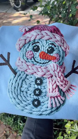 The details 😍 #knitted #snowman 