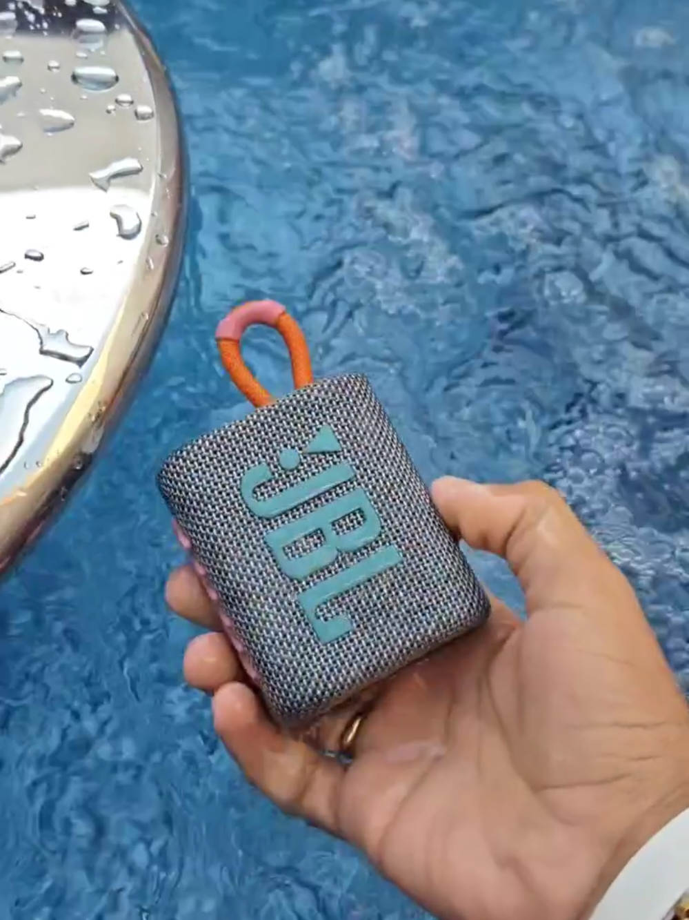 🚨 Caixa de som a prova d'água. Compre na promoção! 😊  #foryoupage #caixadesom #jbl #tiktokshop 