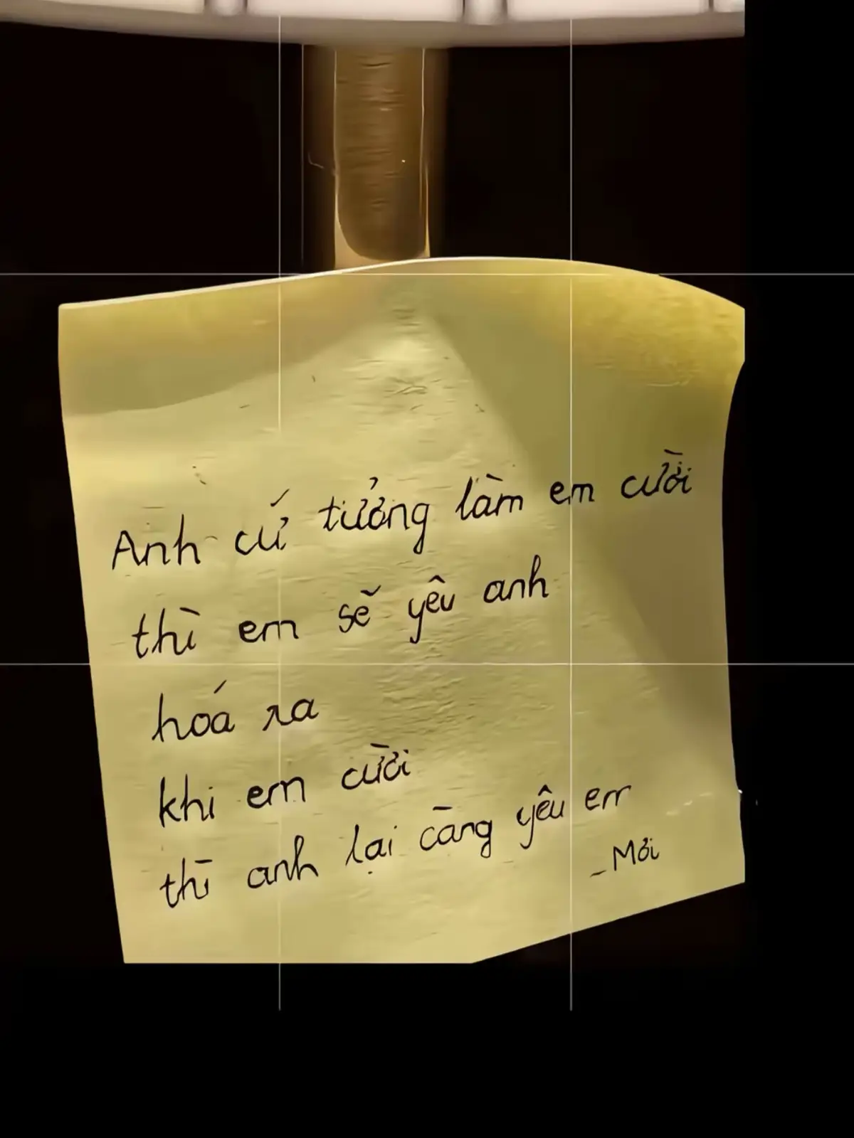 Sau này, nếu không hạnh phúc thì nhìn về phía em nhé. Nhìn em hạnh phúc 🥰