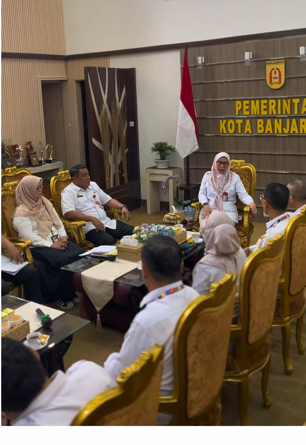Silaturahmi dan Koordinasi percepatan pembentukan regulasi daerah terkait penanggulangan Tuberkulosis (TBC). Langkah ini menjadi wujud komitmen bersama dalam memperkuat sinergi antara Pemerintah Provinsi dan Kota demi mewujudkan Banjarbaru sehat dan bebas TBC. Semoga melalui kolaborasi dan koordinasi yang kuat, upaya percepatan penanggulangan TBC dapat berjalan optimal di seluruh lapisan masyarakat. Dengan kerja sama lintas sektor, kita wujudkan Banjarbaru menuju Kota Sehat Tanpa TBC dan menuju Indonesia Emas 2045.