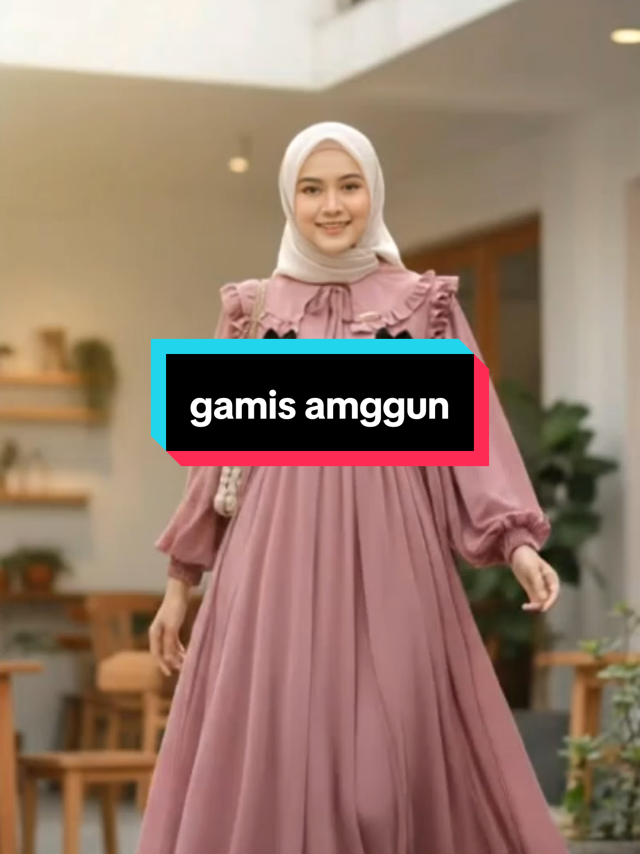 Anggun dan manis dalam satu look. #gamismuslimah #ootdhijab #gayaanggun #hijabstyle #fashionmuslimah 