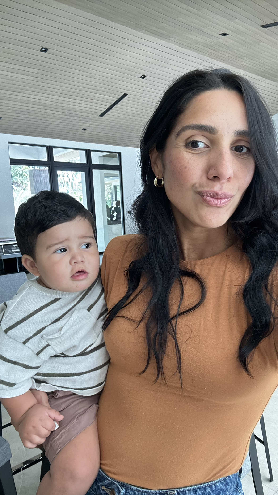 Quédate con quien te mire así!  #creatorsearchinsights #momlife 