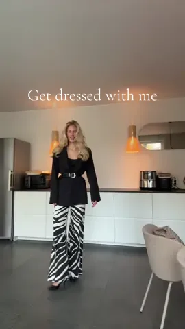Get dressed with me for mitt siste crux event 🦓⭐️#gdwm #getdressedwithme #OOTD #zebrapantsoutfit 