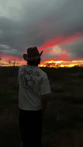 Last time seeing the sun wearing @Dord 🏜️ 15% Code MARV15  #dordclo #sunset #fyp #sinners #country 