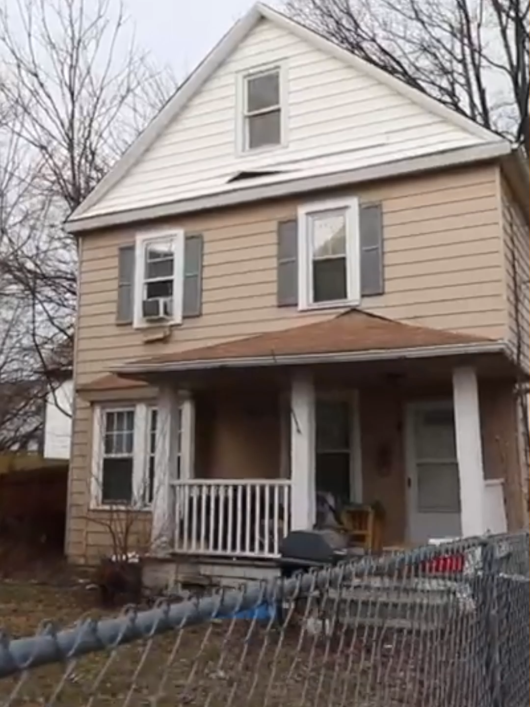 Stop Endless Complaints from your Multi Family Tenants | HoltonWiseTV Highlights *** Just because you are a multi family landlord doesn't mean you have to listen to endless complaints from your tenants. There are ways to reduce the amount of complaints you receive, and it starts with the types of multi family properties you are buying. *** #holtonwisetv #outofstateinvestor #realestateinvesting #outofstateinvesting #realestatecoaching #realestatementoring #section8investing #section8investor #section8investors #financiallyfree #realestatelife #nomoneydownmortgage #housingmarket #housingcrisis #brrrrmethodrealestate #brrrrhousing #housingaffordability #housingaffordabilitycrisis #younginvestors