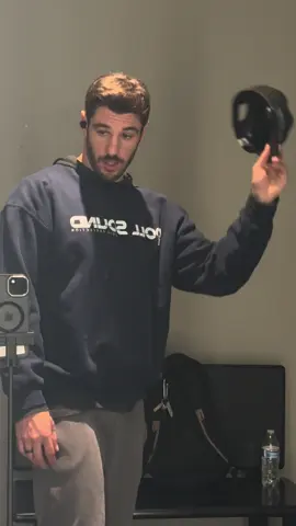 Savage shoulder pump or average chump #fartsarefunny #funny #gym #pump #shoulders 