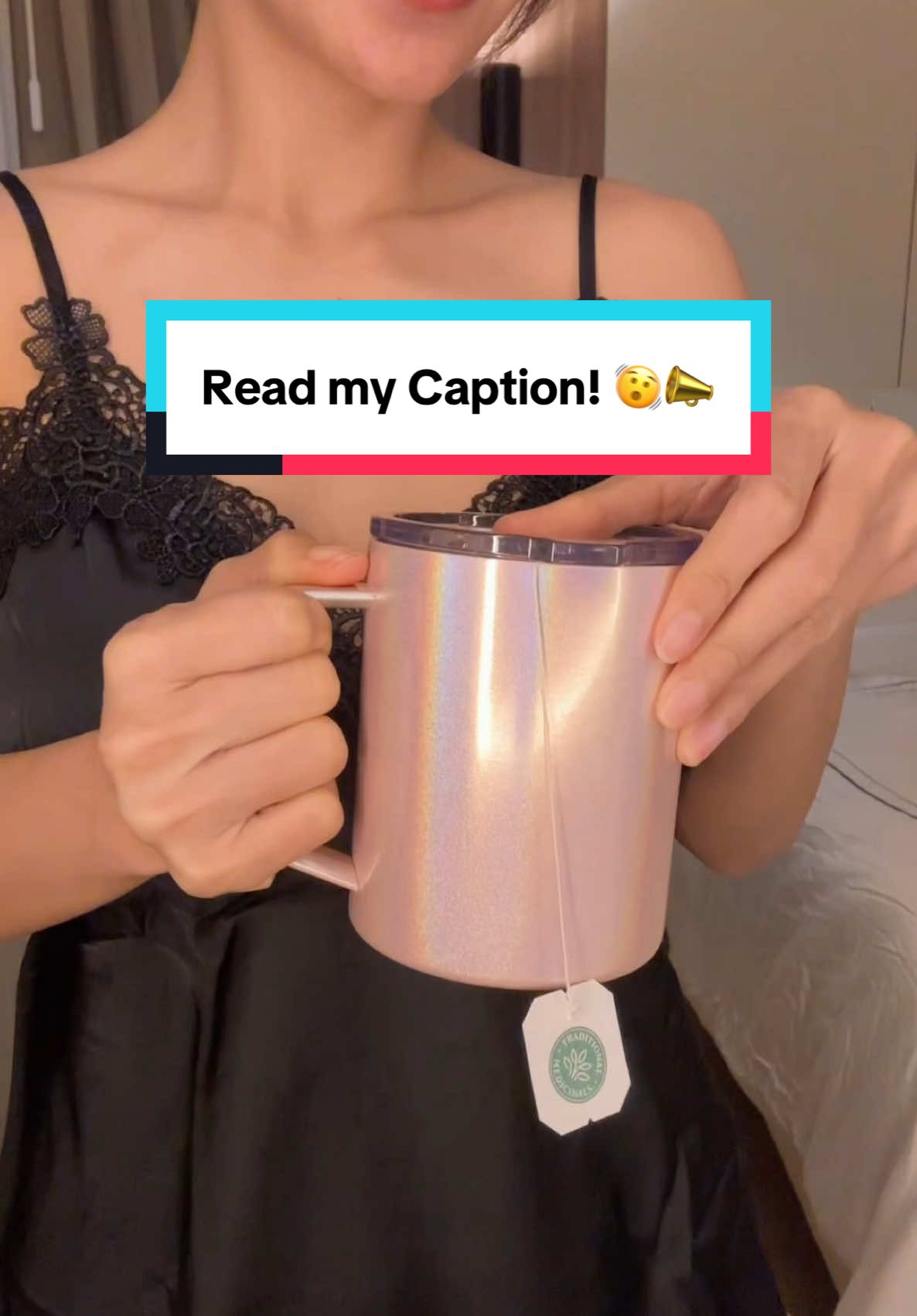 Besok jam 12 siang aku bakal perdana live! Aku bakal spill semua skincare dan makeup favorit aku + special price only for youu! jangan sampai ketinggalan masuk live aku ya! 😘✨