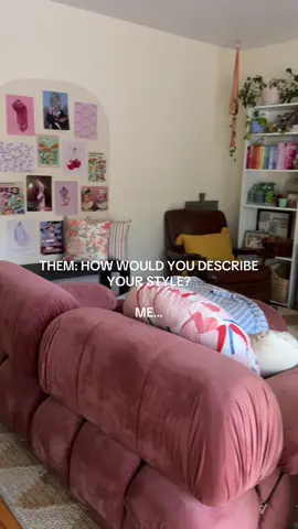 Colorful, fun, maximalist, & dopamine decor is my favorite! #dopaminedecor #homedecor #maximalistdecor #gallerywall #colorfuldecor 