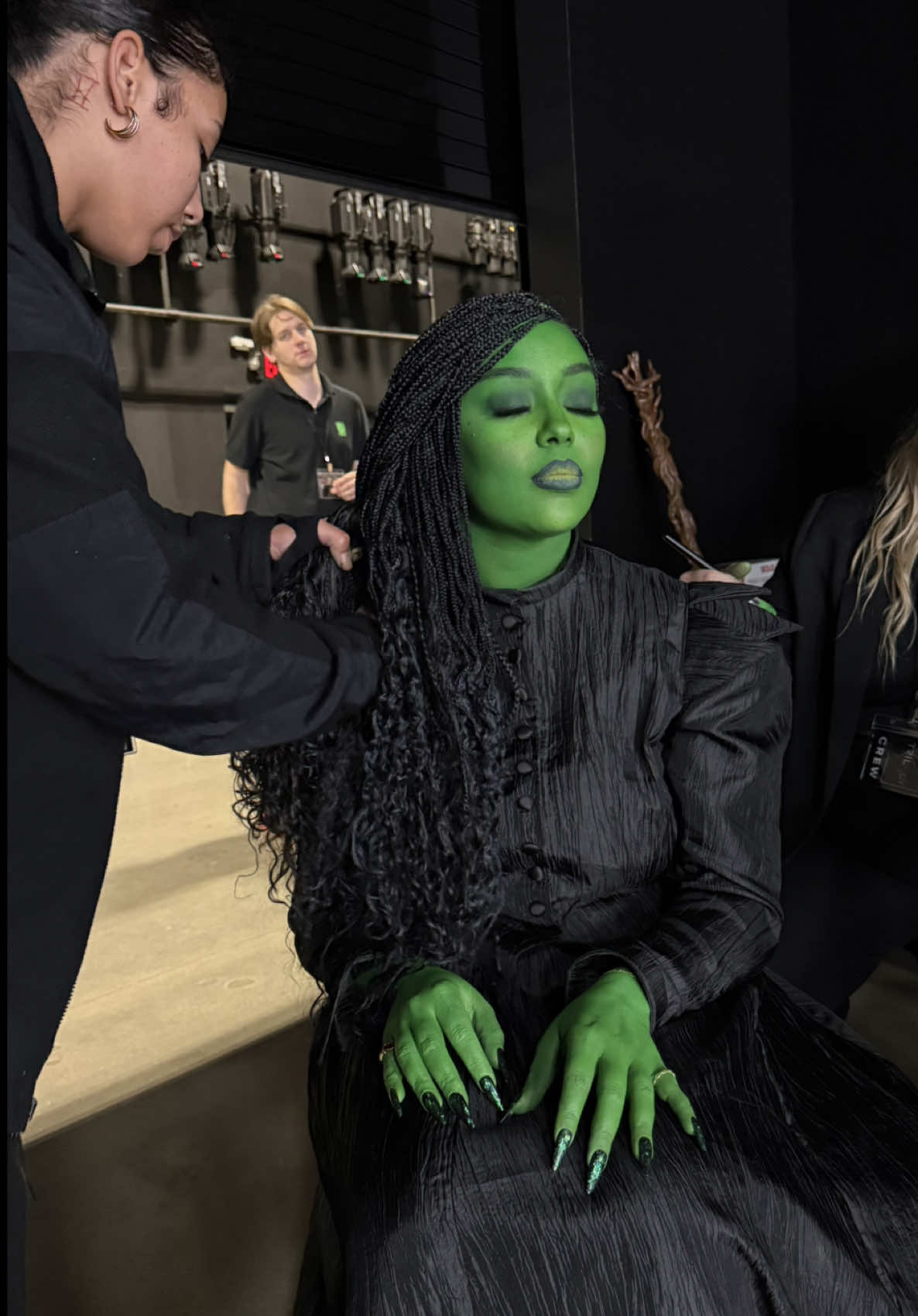 they call her wicked, I call her ICONIC✨🧙🏾‍♀️💚 Can’t wait to recreate my favorite @Wicked: For Good scene for Halloween this year! @Cynthia Erivo @Universal Pictures #halloween #elphaba #wicked #fyp #diycostume 