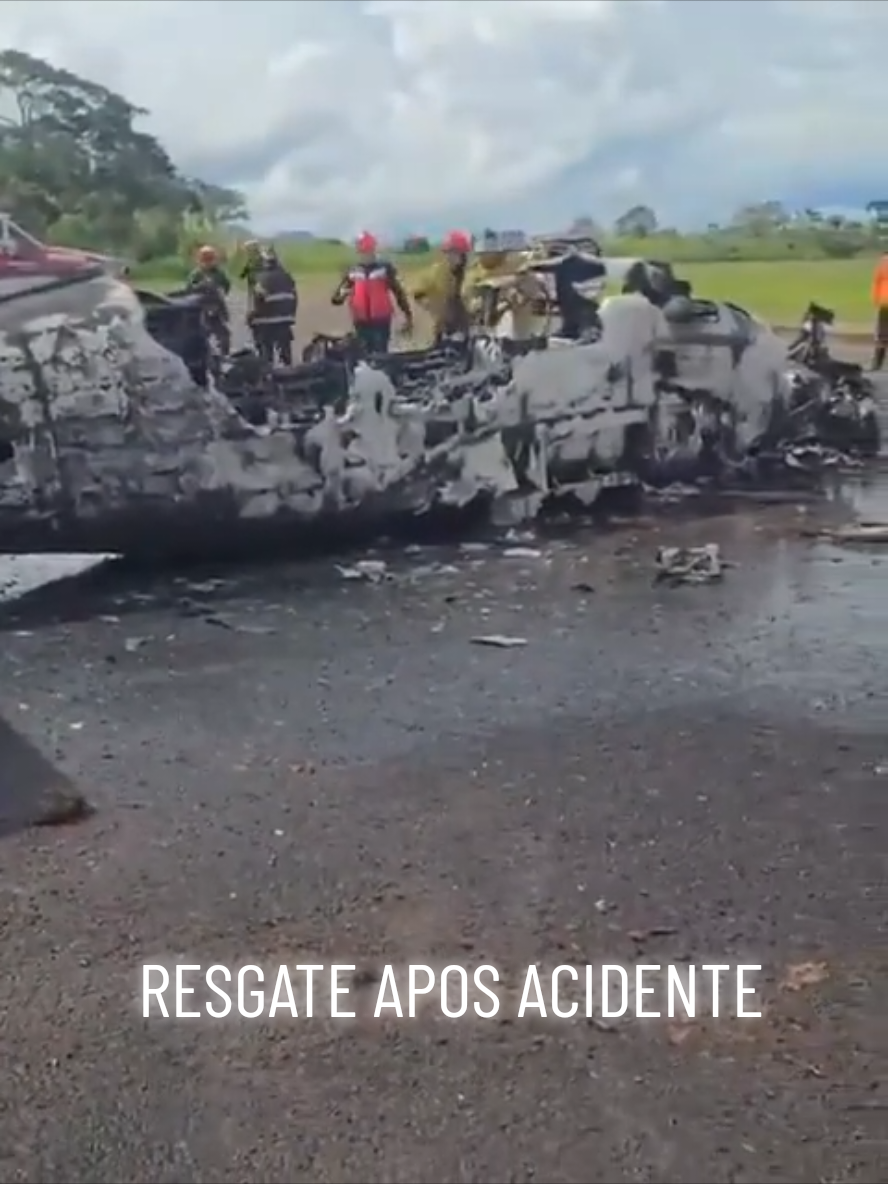 O Aeroporto de Paramillo, na Venezuela, testemunhou um trágico acidente em 22 de outubro, resultando em duas mortes. Notícias de cortar o coração. Aeronave com matrícula YV 1443. Segundo testemunhas, a tentativa do piloto de impressionar com uma curva em baixa altitude resultou em estol e acidente fatal. Descanse em paz. 🙏 Crédito @pro_plane_pilot #aviacaoworld #aviação #piloto #aeronave #aviacaoexecutiva 