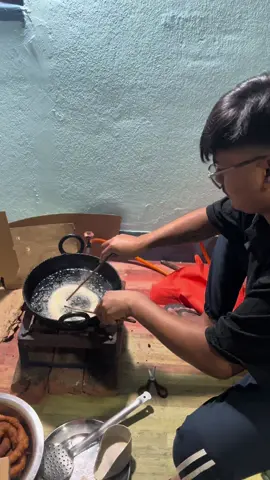 HAMI NE K KUM🤣🤙🏼 #photonimesh #selrotimaking #selroti #raila #happytihar  @neema✨ @Aaku🦋 @Reeta Kc 