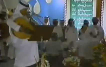 و قد صحونا على صوتٍ سرى نغم و للزمان بترديد النشيد فمُ . #abdu #محمد_عبده #fyp 