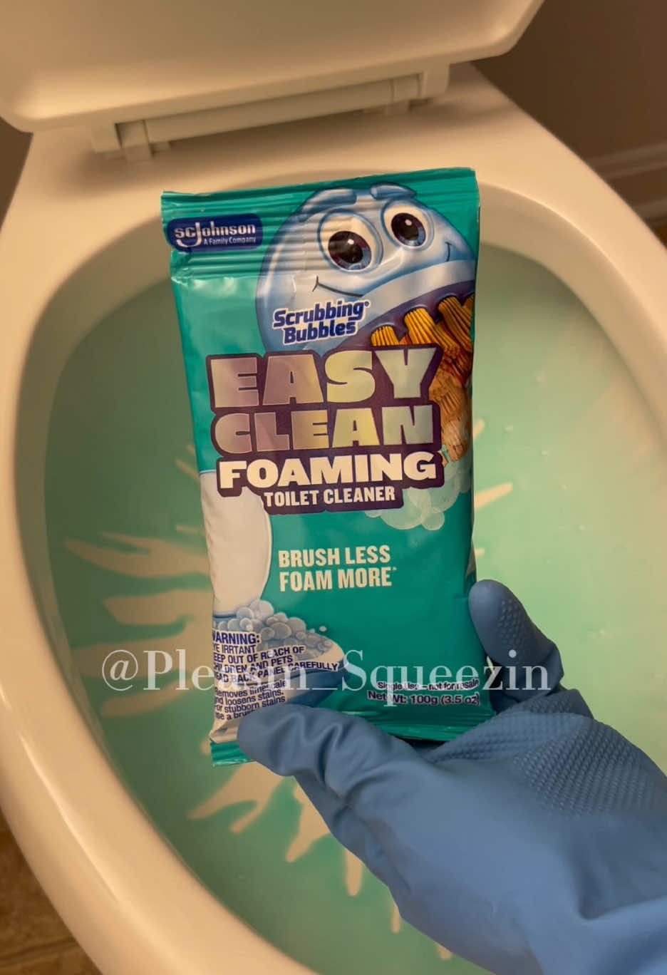 This Brush Is Amazing🫧💙Works Well To deep Clean The Toilet And The Disposable Scrubber Helps To Eliminate Bacteria 🦠 That Most Scrub Brushes Hold In The Caddy. ASMR Super Bleachy Toliet Bowl Clean #cleaning #musthaves #cleaningtips #cleaningtiktok #cleaningmotivation 