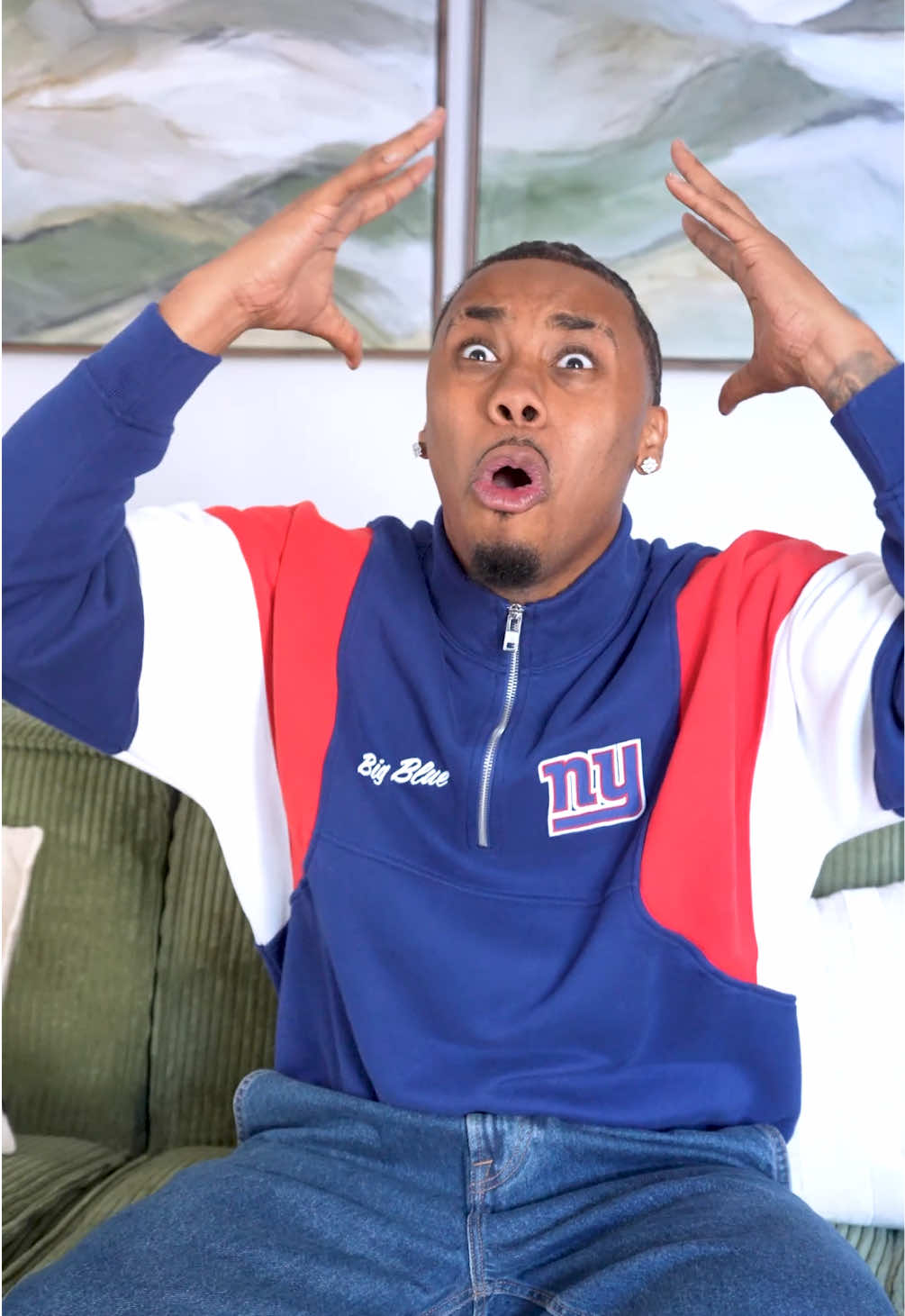 #AbercrombiePartner Gamedays hit different when the fit is on point.  💧🏈 @abercrombie #NFLbyAbercrombie