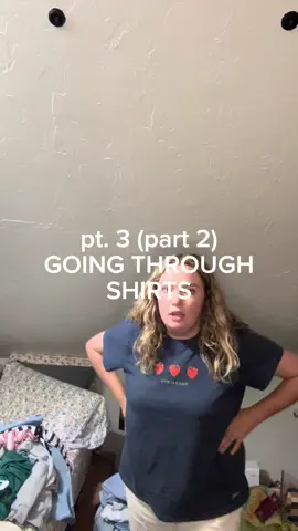 pt. 3 (part 2) going through shirts (AND THE SHIRTS ARE FINALLY DONE) #thrifting #decluttering #smallcreator #goodwill #thrifter 