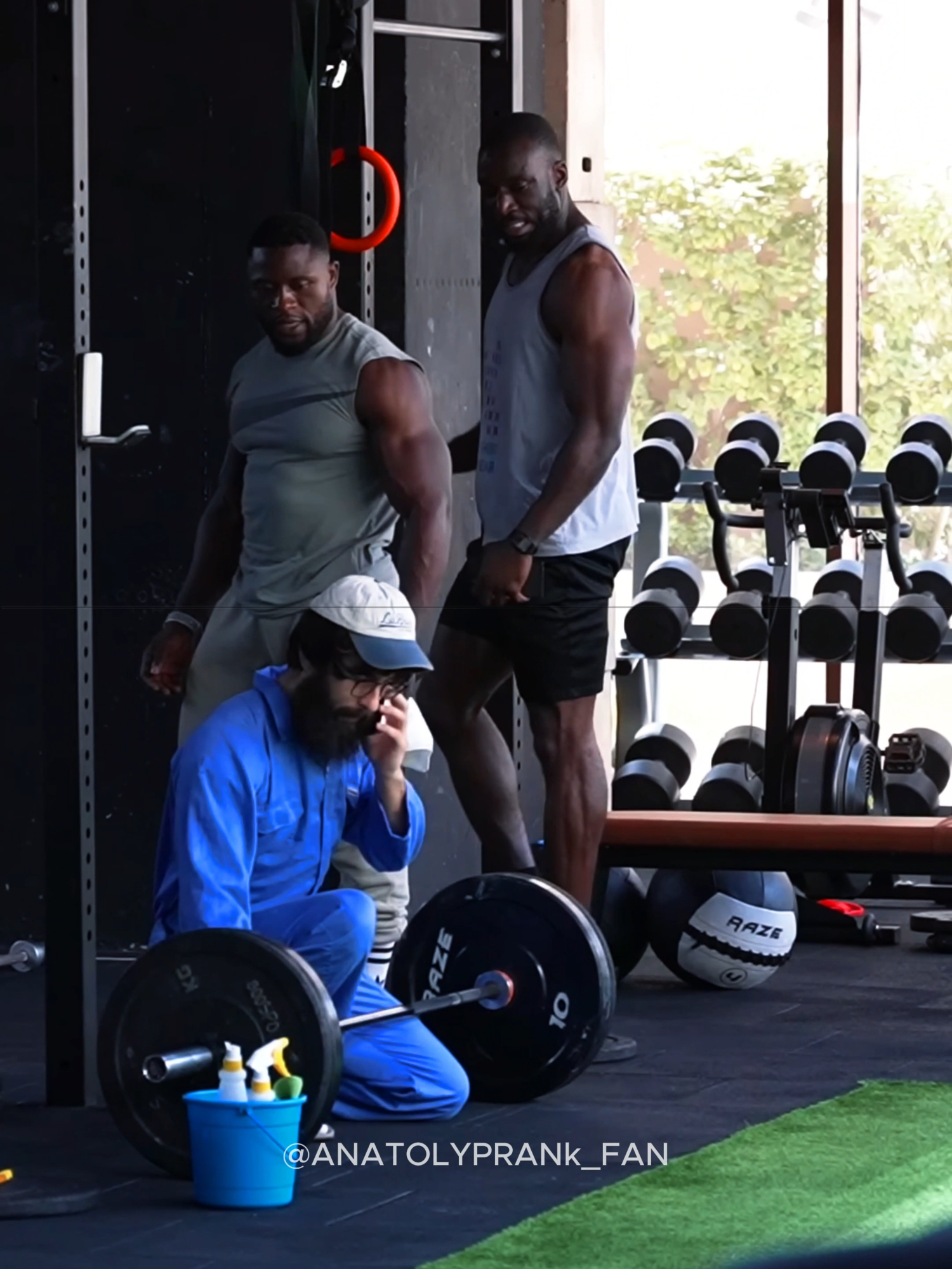 anatoly in the gym, fake weight in the gym, anatoly en el gym parte, anatoly,ANATOLY