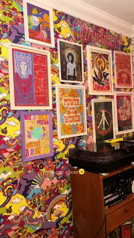 The grooviest room of them all. The big ol pillow on my bed is by the far out @HilaryJaneHome #1960s#1970s#midcenturymodern#groovy#vintagedecor 